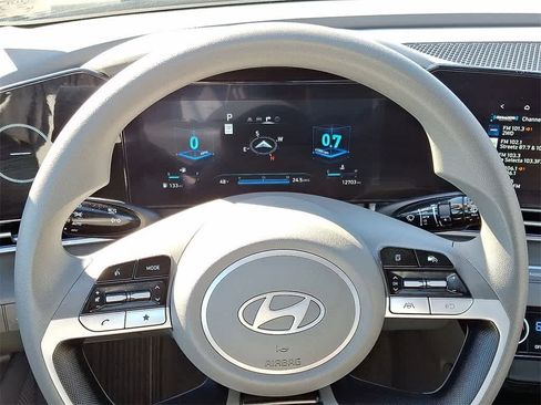 Used 2024 Hyundai Elantra SEL image 19