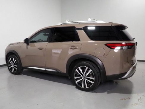 Used 2024 Nissan Pathfinder Platinum FWD image 8