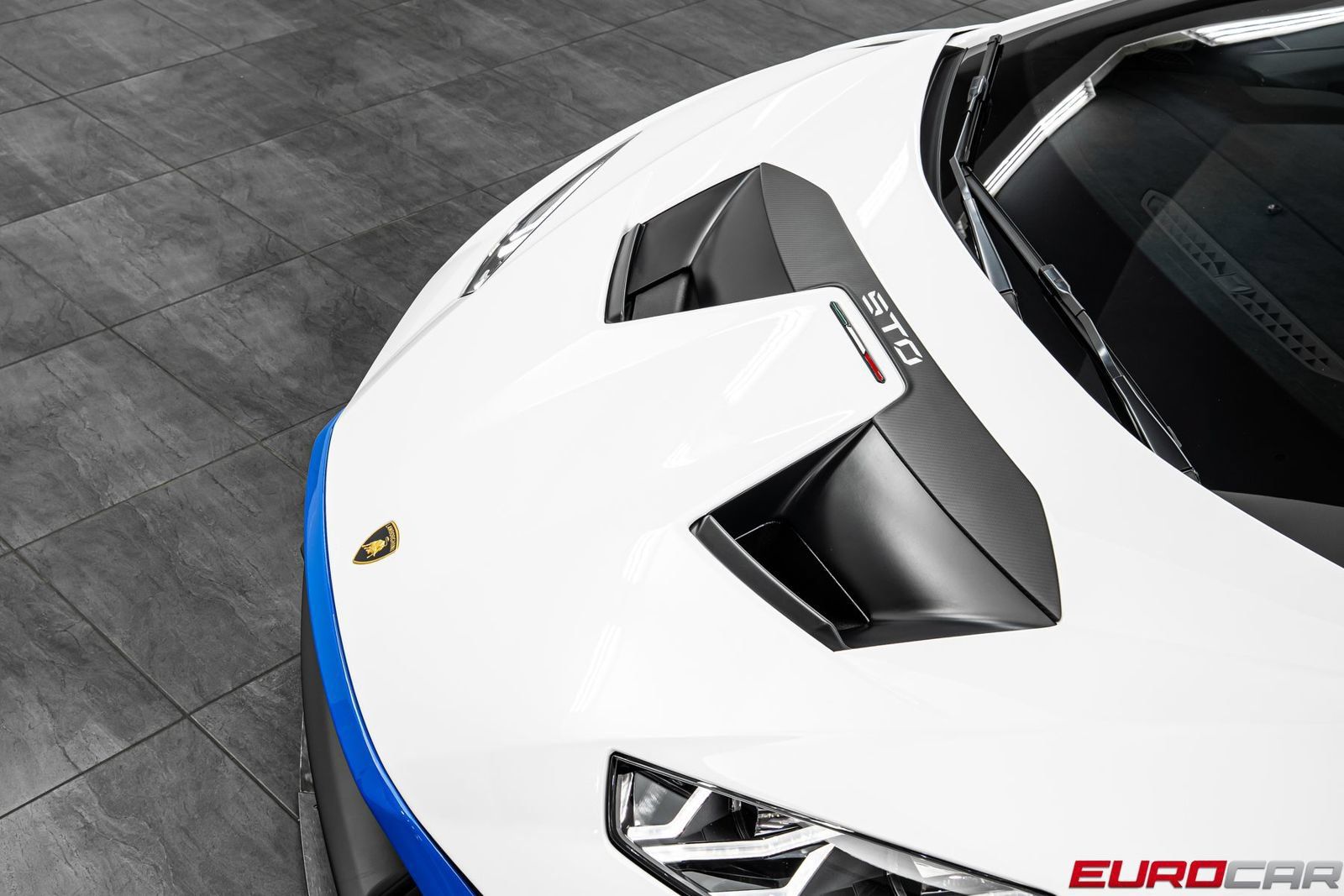 Used 2022 Lamborghini Huracan STO RWD image 9