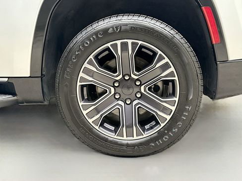 Used 2024 Jeep Wagoneer Series II AWD/4WD image 35