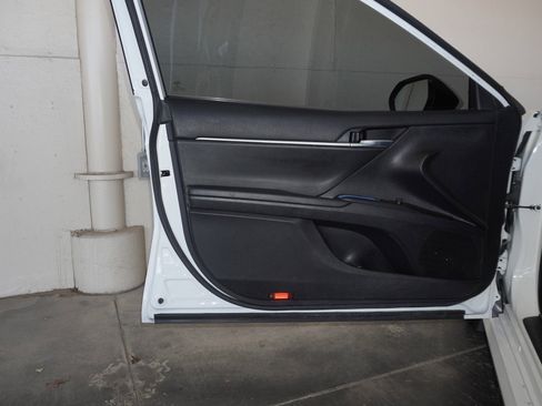 Used 2022 Toyota Camry LE image 33