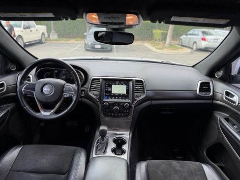 Used 2018 Jeep Grand Cherokee Altitude RWD image 15