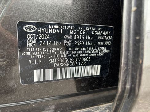 Used 2025 Genesis G70 2.5T AWD/4WD image 32