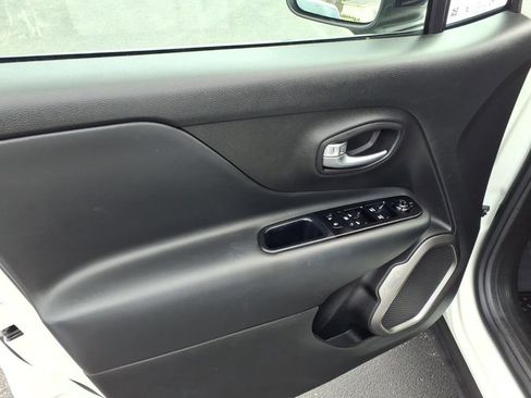 Used 2022 Jeep Renegade Limited AWD/4WD image 10