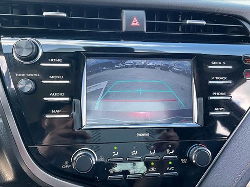 Used 2020 Toyota Camry LE image 25