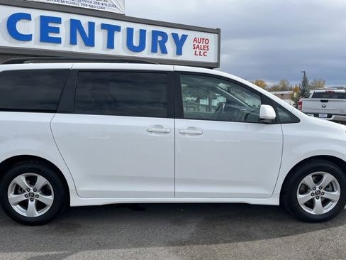 Used 2018 Toyota Sienna LE image 15