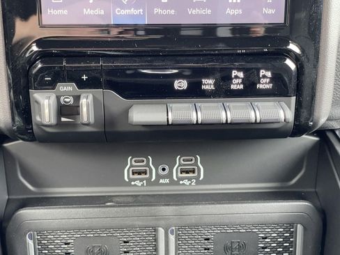 New 2026 RAM 2500 Laramie w/ Sport Appearance Package AWD/4WD image 29