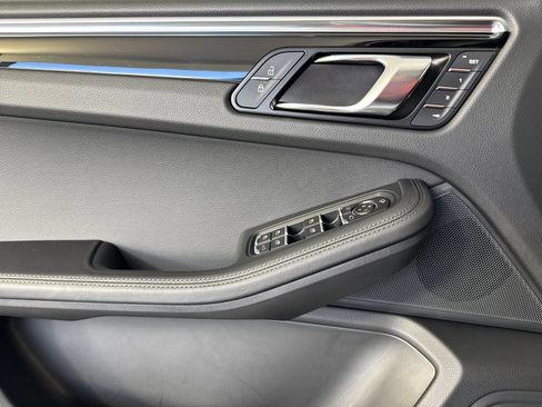 Certified 2026 Porsche Macan AWD/4WD image 12