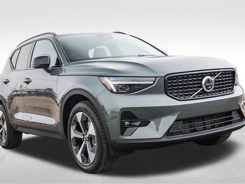 New 2026 Volvo XC40 B5 Plus w/ Protection Package Premier AWD/4WD image 3