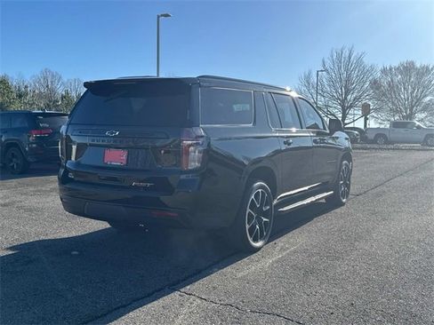Used 2023 Chevrolet Suburban RST w/ Luxury Package image 4