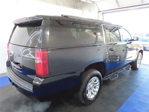Used 2020 Chevrolet Suburban LT image 10