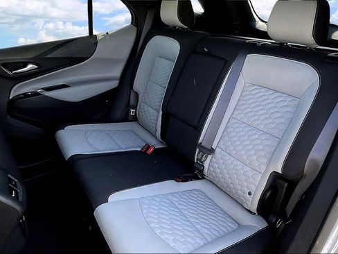 Used 2021 Chevrolet Equinox LT image 24