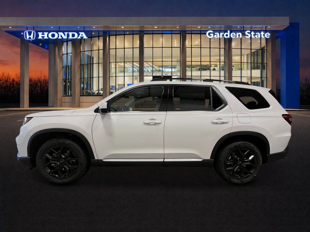Used 2025 Honda Pilot Touring image 2