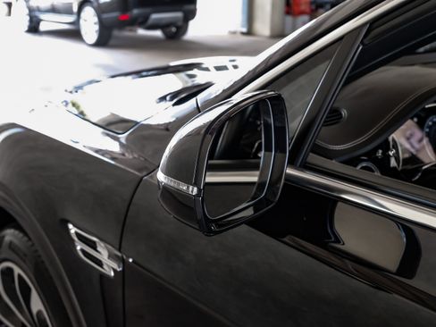 Used 2017 Bentley Bentayga image 44