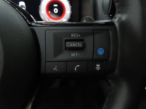 Used 2023 Nissan Rogue Platinum FWD image 14
