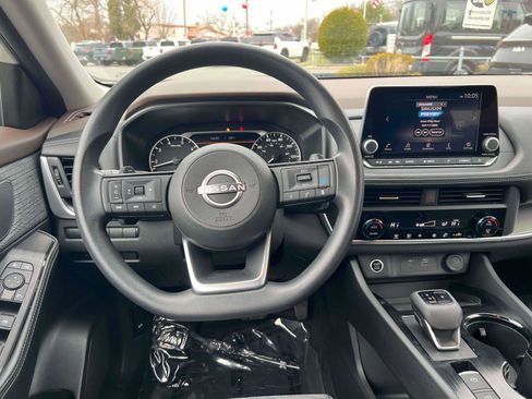 Used 2023 Nissan Rogue SV image 26