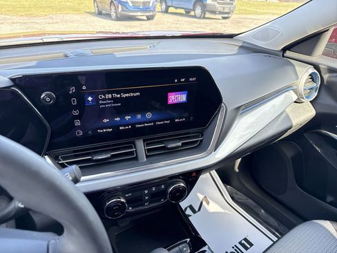 Used 2025 Chevrolet Trax LT w/ Driver Confidence Package image 12