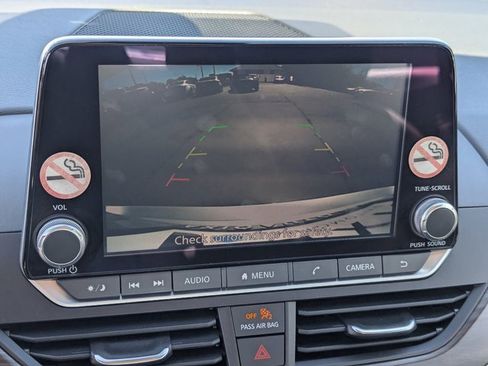 Used 2024 Nissan Altima 2.5 SV image 15