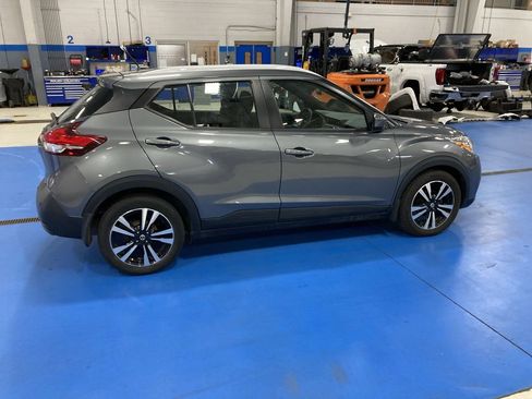 Used 2020 Nissan Kicks SV FWD image 8