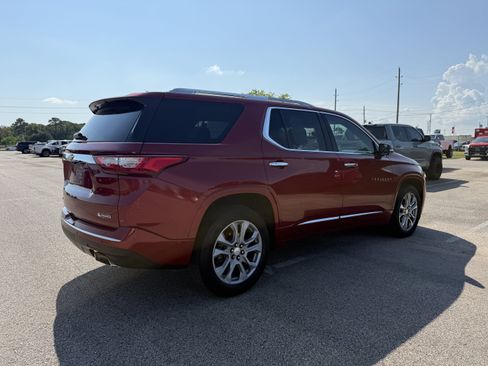 Used 2018 Chevrolet Traverse Premier w/ Driver Confidence II Package FWD image 2
