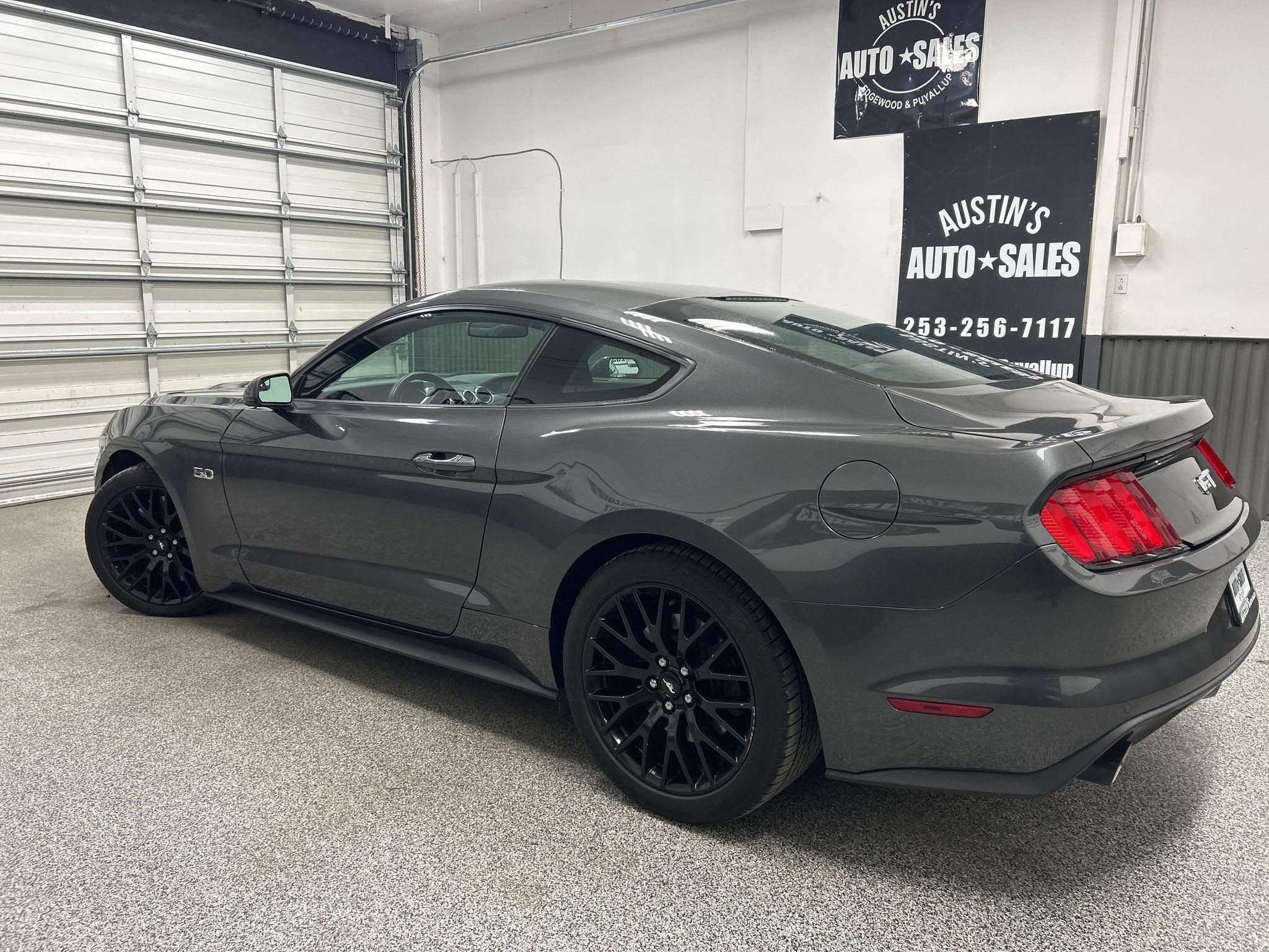 Used 2017 Ford Mustang GT w/ GT Performance Package RWD image 4