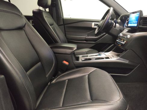 Used 2020 Ford Explorer XLT w/ Equipment Group 202A RWD image 21