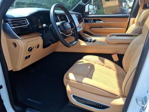 Used 2022 Jeep Grand Wagoneer Series III AWD/4WD image 13