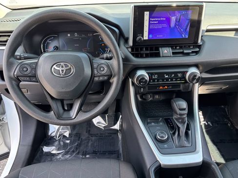 Used 2025 Toyota RAV4 XLE AWD/4WD image 21