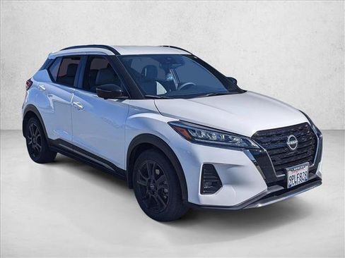 Used 2024 Nissan Kicks SR w/ SR Premium Package FWD image 3