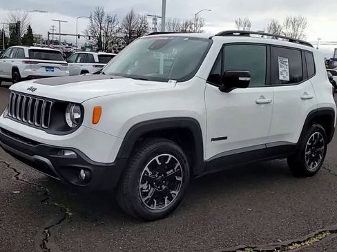 Certified 2023 Jeep Renegade Latitude image 4