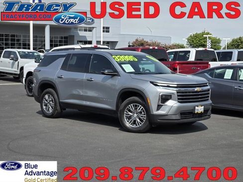 Used 2024 Chevrolet Traverse LT FWD image 1