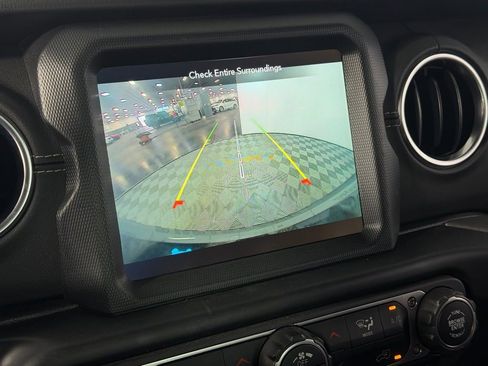 Used 2022 Jeep Wrangler Unlimited Sahara image 19