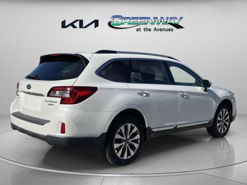 Used 2017 Subaru Outback 3.6R Touring image 4