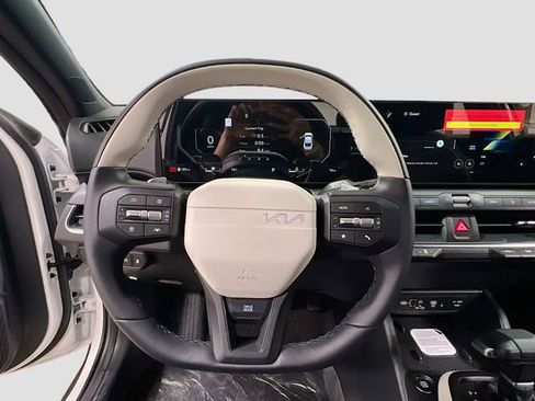 New 2025 Kia K4 GT-Line image 11
