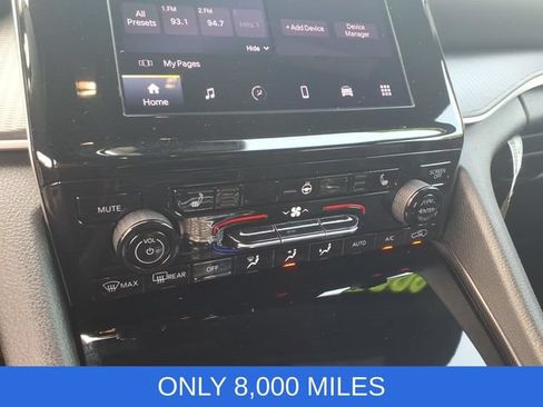 Used 2025 Jeep Grand Cherokee Altitude AWD/4WD image 16