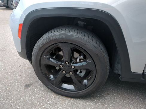 Used 2023 Jeep Grand Cherokee Altitude AWD/4WD image 34