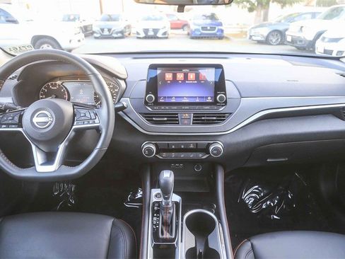 Used 2024 Nissan Altima 2.5 SR image 11