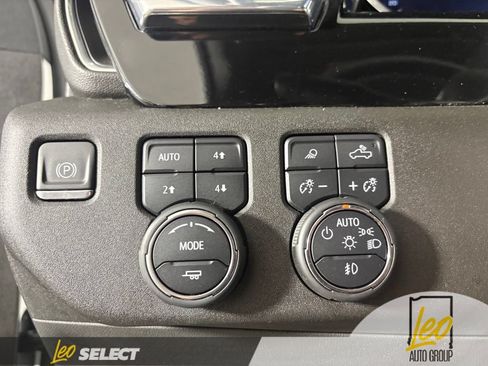 Used 2024 Chevrolet Silverado 1500 LTZ AWD/4WD image 16