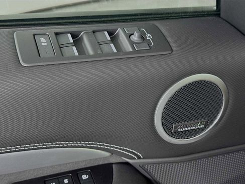 New 2025 Land Rover Discovery Dynamic SE image 16