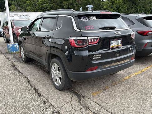 Used 2022 Jeep Compass Latitude w/ Convenience Group AWD/4WD image 3