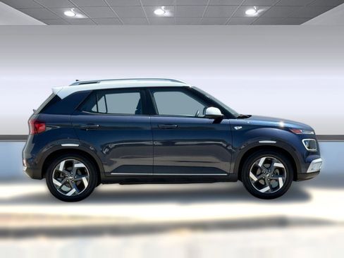 Used 2022 Hyundai Venue Limited FWD image 8