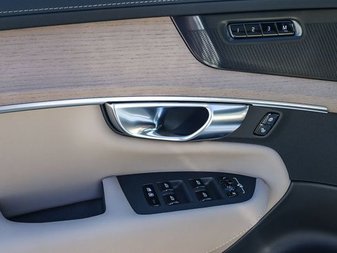 New 2026 Volvo XC90 B6 Ultra w/ Protection Package image 34