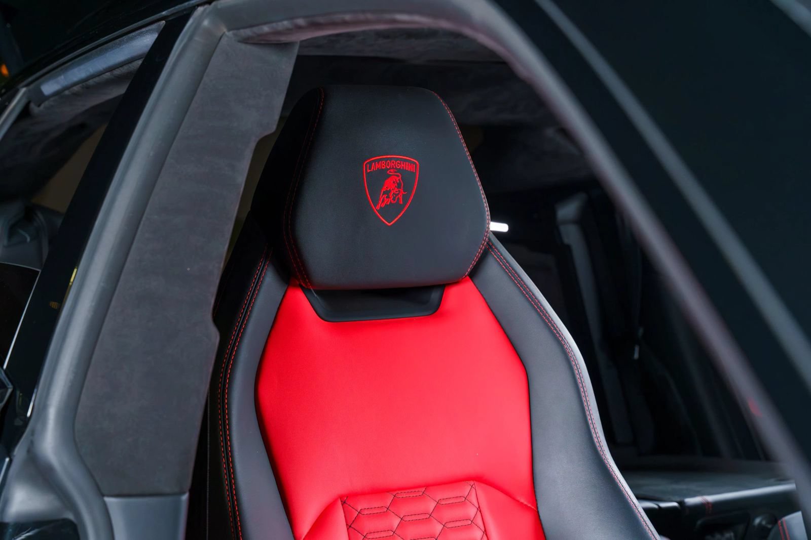 Used 2021 Lamborghini Urus AWD/4WD image 79