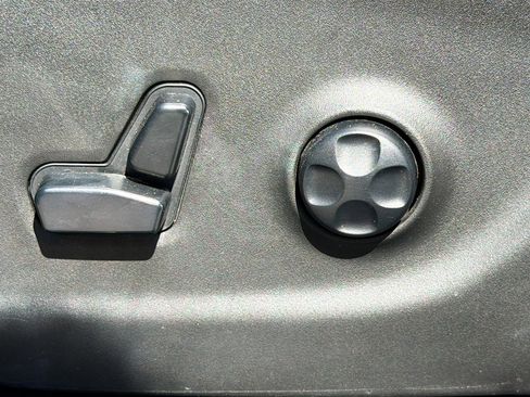 Used 2020 Jeep Cherokee Latitude Plus image 24