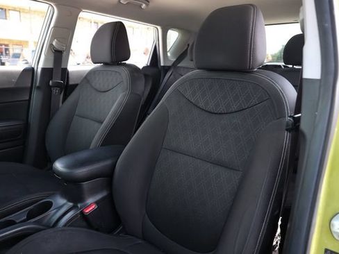 Used 2017 Kia Soul FWD image 8
