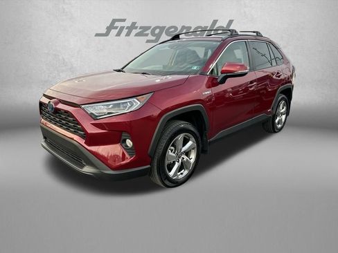 Used 2021 Toyota RAV4 XLE Premium image 3