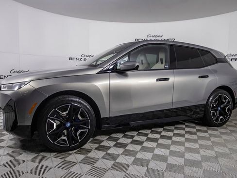 Used 2023 BMW iX xDrive50 w/ Sport Package image 9