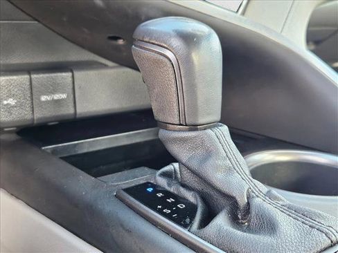 Used 2022 Toyota Camry SE FWD image 12