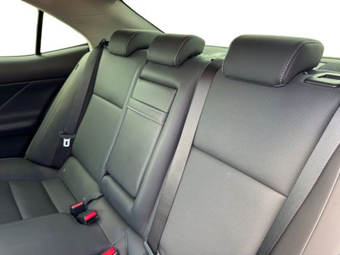 Used 2018 Lexus IS 300 w/ Comfort Package RWD image 16