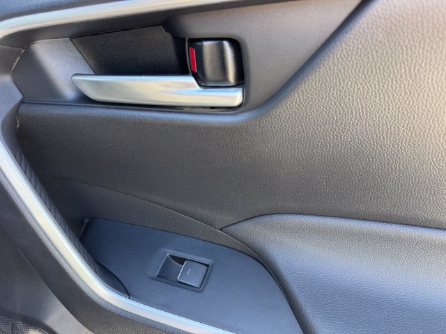 Used 2025 Toyota RAV4 XLE FWD image 11